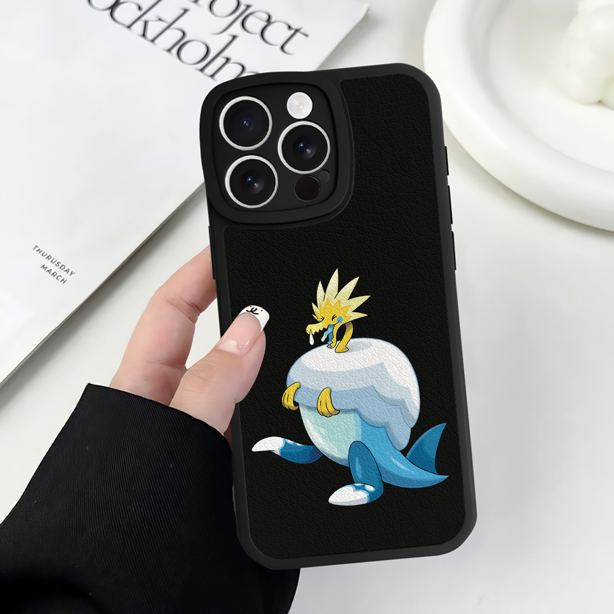 （画像用） ポケットモンスター Pokémon 【iPhone 16シリーズ対応】シリコンスマホケース（レザー調） 材質：シリコン